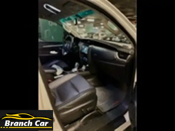 فرصة ذهبية: تويوتا فورتشنر 2024 فابريكة بالكامل - عداد 70 ألف كم فقط! (جاهزة للمغامرة)