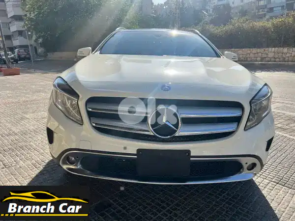 مرسيدس GLA 2017 فل كامل 4MATIC | أبيض/أسود | بحالة ممتازة!