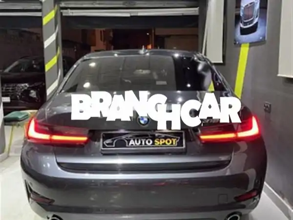 فرصة استثنائية: BMW 318d 2021 حزمة رياضية – مالك أول وأداء لا يُضاهى!