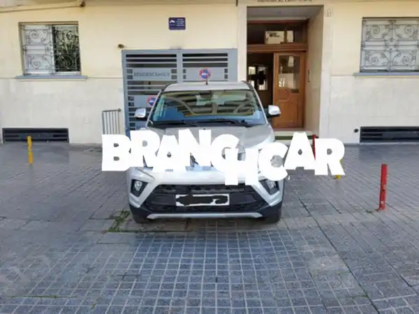 ماهيندرا KUV100 Nxt K6+ ديزل للبيع: 25 ألف كم فقط | طلاء أصلي...