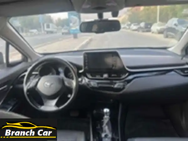 حصريًا: تويوتا C-HR 202 فابريكا بالكامل - حالة نادرة ورخصة حتى 2027! للبيع لظروف السفر.