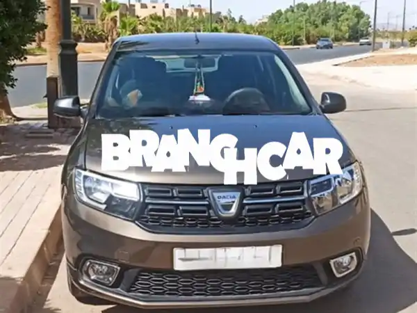 فرصة نادرة! داسيا سانديرو 2017 بنزين يدوية بمراكش – 5,000 كلم فقط!