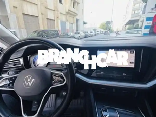 فرصة لا تعوض: فولكس فاجن طوارق 2023 R-Line ديزل | فل كامل | مالك أول | صيانة وكالة