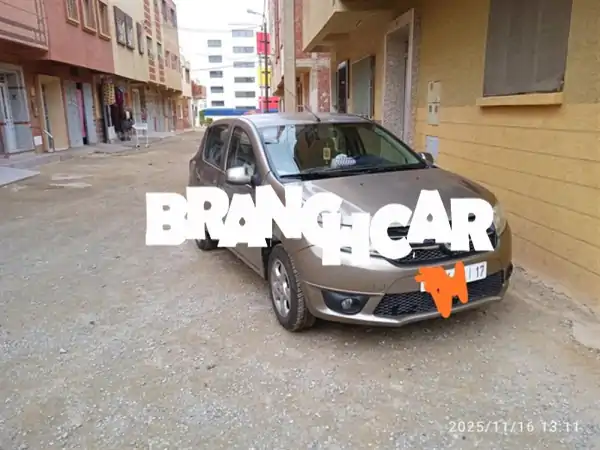 امتلك الآن: داسيا سانديرو 2013 ديزل - كاملة الخيارات وبحالة ممتازة في مكناس | سعر لا يُفوّت!