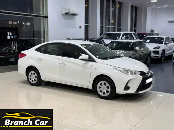 تويوتا ياريس 2021 (أبيض) مع مسافة 42,650 كم....