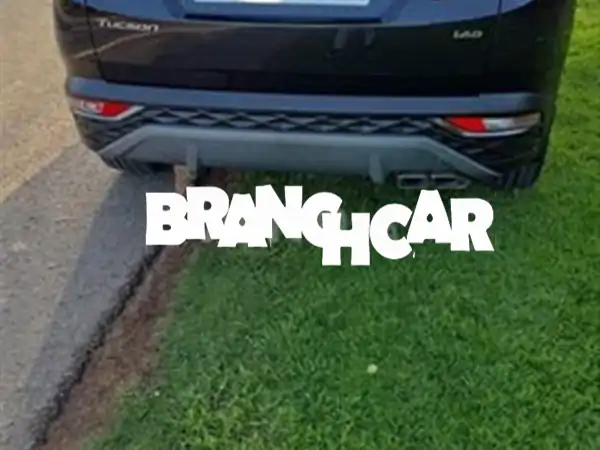 فرصة ذهبية: هيونداي توسان ديزل 202X | سقف بانورامي | صندوق كهربائي | 60 ألف كم | حالة ممتازة | سعر 335,000