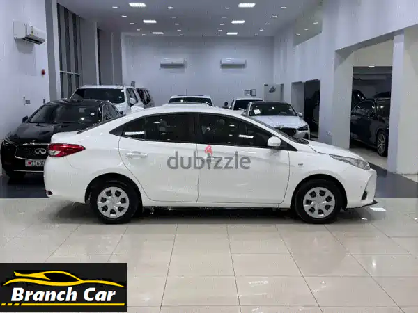 تويوتا يارس 2021 أبيض: سيارة أحلامك الاقتصادية بأداء موثوق! عداد منخفض وتأمين طويل.