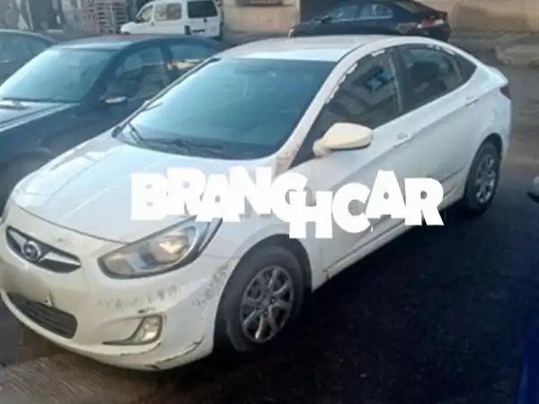 فرصة لا تعوض بأزرو: هيونداي أكسنت ديزل 2013 - يد واحدة، اقتصادية بسعر مغرٍ 95,000 درهم!