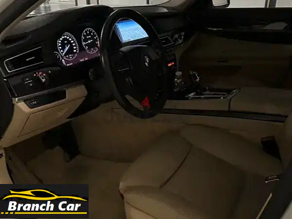 فرصة استثنائية: BMW 7 Series 740 Li 2009 - أبيض - بحالة الوكالة | صبغ المصنع | إستمارة جديدة