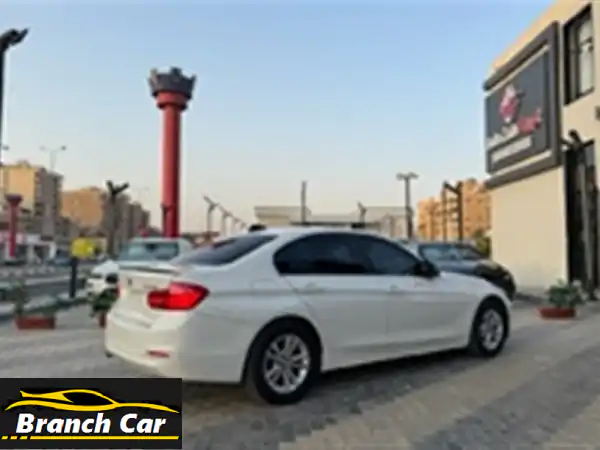 استمتع بـ BMW 318 Exclusive 2018 | فابريكة بالكامل | التجمع والقاهرة الجديدة | قيادة فاخرة بلا مصاريف!