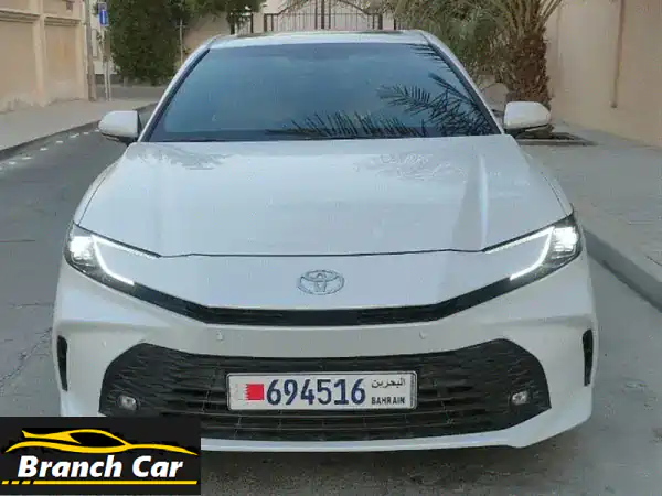 تويوتا كامري LE 2025 بيضاء | وكالة البحرين بضمان...