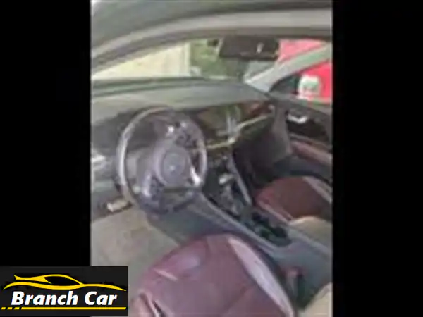 كيا نيرو 2020 للبيع في عمان: سيارة عملية واقتصادية بامتياز!