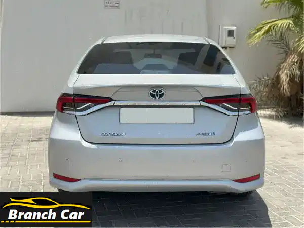 للبيع: تويوتا كورولا هايبرد 2020 فضي - صيانة وكالة | مالك واحد | اقتصادية ومواصفات كاملة