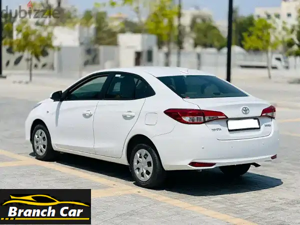 تويوتا يارس 2021 للبيع: أوتوماتيك، أبيض، مالك واحد، تأمين شامل!