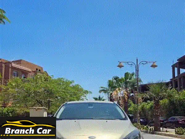 فورد فوكس 2017 للبيع: حالة استثنائية، فتحة سقف، شاشة ذكية، معاينة الشيخ زايد!