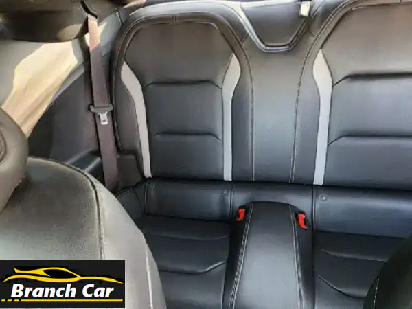 للبيع: شفروليه كامارو 2018 1LT - قوة، أناقة، وإثارة! أبيض بجناح أسود | 93 ألف كم