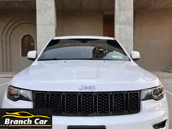 جيب جراند شيروكي لاردو 2017 - 4x4 أبيض فخم | كاميرا...