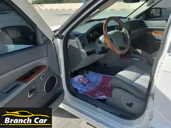 جيب جراند شيروكي هيمي 5.7V8 خليجي 4x4: قوة وفخامة بانورامية