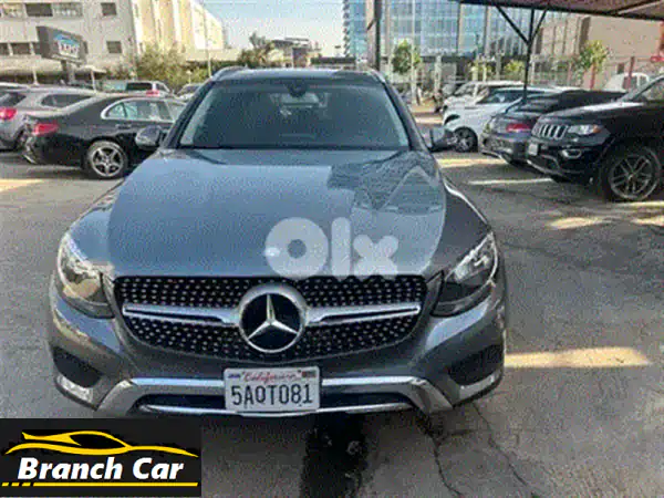 للبيع: مرسيدس بنز GLC 300 موديل 2018 – أزرق كحلي | فخامة كاملة المواصفات وبحالة ممتازة في لبنان