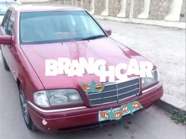 امتلك الأسطورة: مرسيدس 220 فرماجة 1994 الأصلية | أناقة ألمانية خالدة بسعر 68,000