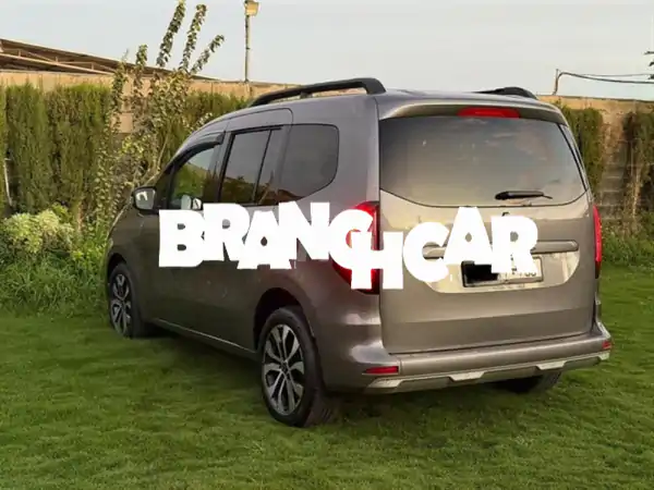 رينو كانجو 2025 أوتوماتيك للبيع: يد أولى، صيانة وكالة،...