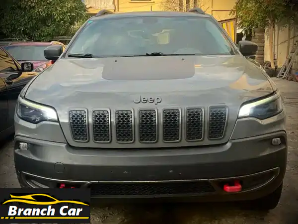 جيب شيروكي تريل هوك 2019 فل أوبشن فضي للبيع |...