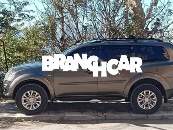 ميتسوبيشي باجيرو سبورت 2013 للبيع: 7 مقاعد، فل كامل، دهان أصلي - مغامراتك تنتظرك!