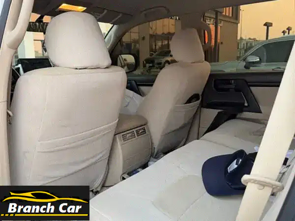 تويوتا لاندكروزر 2019 V6 أبيض للبيع: فخامة، قوة، وصيانة ممتازة