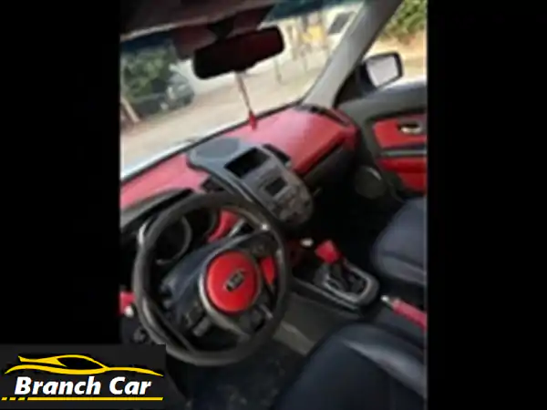 كيا سول 2014: رفيقك المثالي للمدينة! 🚗 تصميم عصري، حالة ممتازة، وتوفير في الوقود!