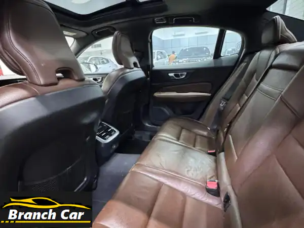 امتلك الفخامة: فولفو S60 T4 2021 أزرق | 55 ألف كم | خيارات كاملة + تأمين