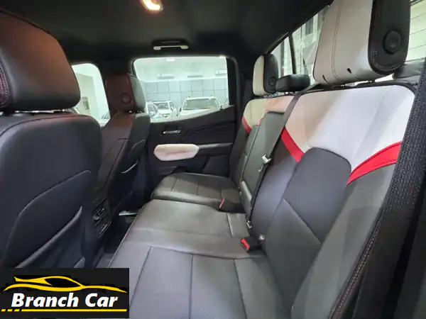 فرصة ذهبية: GMC Canyon AT4X 2024 (ذهبي) – 5100 كم فقط | دفع رباعي فاخر تحت الضمان!