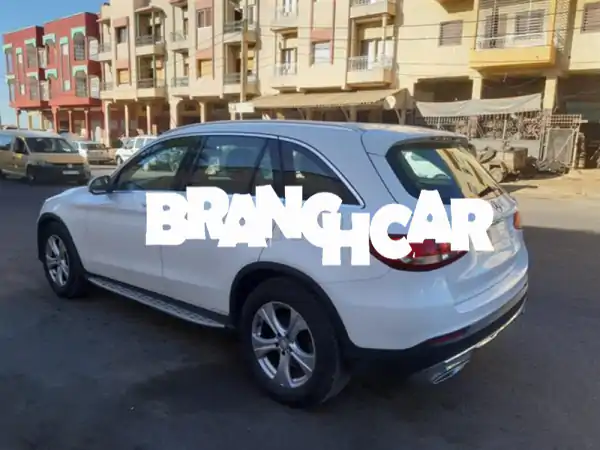 فرصة ذهبية: مرسيدس GLC 2017 الفاخرة للبيع - نظيفة جداً بسعر 230,000!