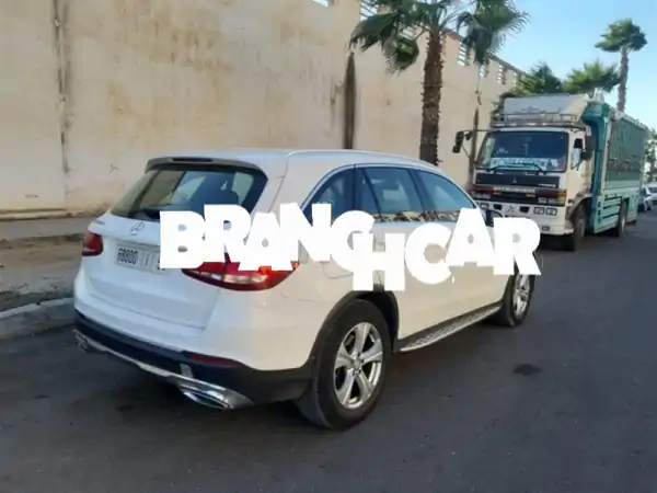 فرصة ذهبية: مرسيدس GLC 2017 الفاخرة للبيع - نظيفة جداً...