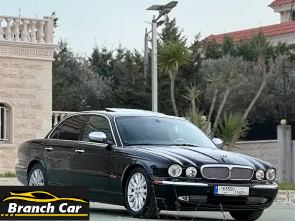 جاكوار XJ8 2004 للبيع: فخامة بريطانية سوداء بحالة الزيرو...