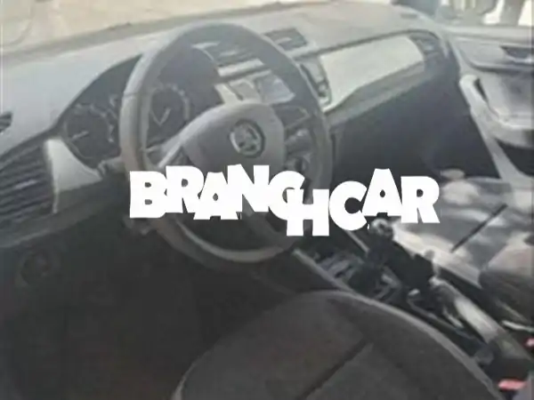 🌟 سكودا فابيا 2019 بنزين يدوية بالدار البيضاء: اقتصادية، عصرية، وجاهزة للانطلاق! (62,000 كم)