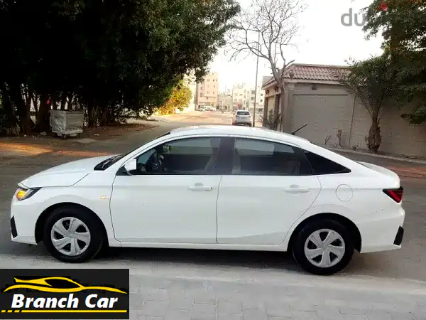 فرصة: تويوتا يارس 2024 أبيض | صيانة وكالة، ضمان، حادث...