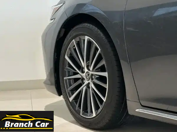 لكزس ES 350 2023 (Trendy Line) - الفخامة والرقي: عداد 6 آلاف فقط، رمادي مميز.