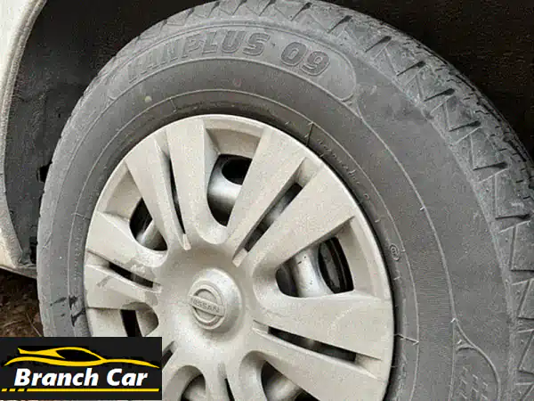 انطلق بأناقة وفخامة: استأجر نيسان 350Z 2015...