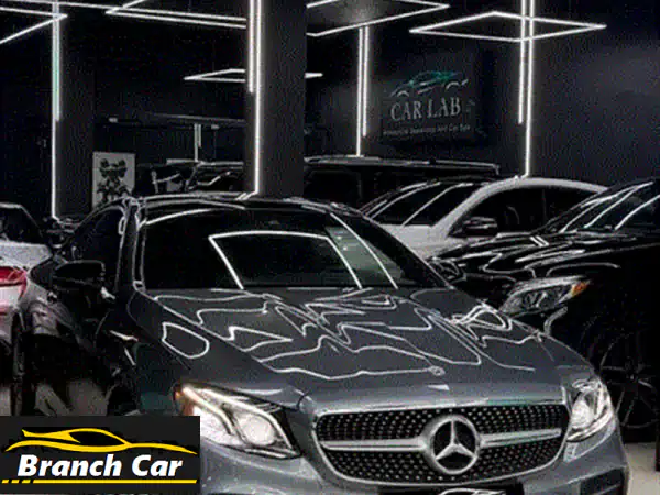 امتلك الفخامة: مرسيدس E-Class 400 2018 AMG 4MATIC – لون أزرق مميز، ضمان 10 سنوات ورقم خاص!