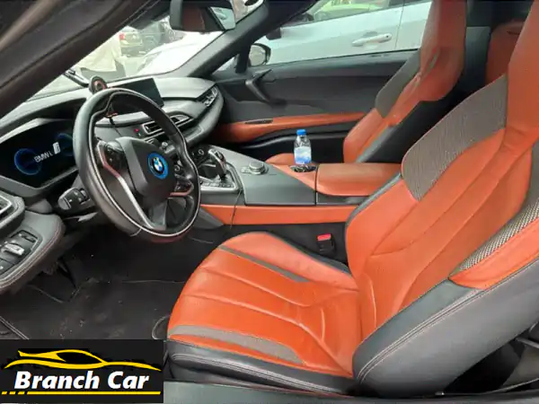 امتلك الأناقة والابتكار: BMW i8 2018 فاخرة للبيع! هايبرد رياضي بممشى 15 ألف كم فقط - جاهزة للانطلاق.