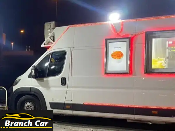 سيارة بيجو كبيرة الحجم مجهزة لمشروع مطعم متنقل أو...