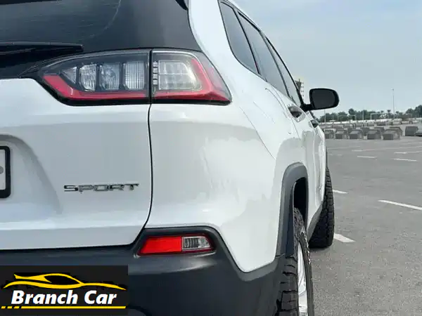 للبيع: جيب شيروكي 2021 سبورت بيضاء - كاشف المغامرات | 61 ألف كم فقط، خالية من الحوادث، صبغة أصلية، إطارات Offroad جديدة!