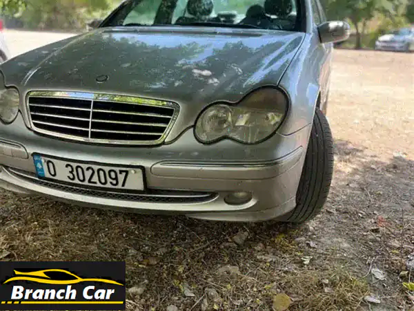 مرسيدس C-Class 2004 رمادي: فخامة ألمانية كلاسيكية بسعر...