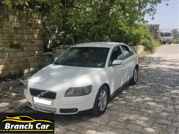 فولفو S40 2003 فضي: سيارة العمر بمالك واحد وصيانة مثالية | نظافة لبنانية لا تُضاهى!