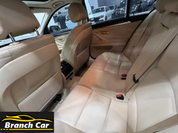 BMW 520i 2014 فضية للبيع (البحرين): مواصفات كاملة، تأمين شامل حتى 2026، 3800 د.ب!