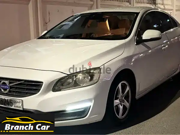 فولفو S60 2015 بيضاء للبيع: فخامة، أمان، وحالة...