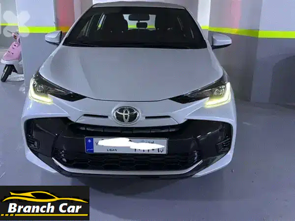 تويوتا يارس 2025 هاتشباك (أبيض): 1250 كم فقط!...