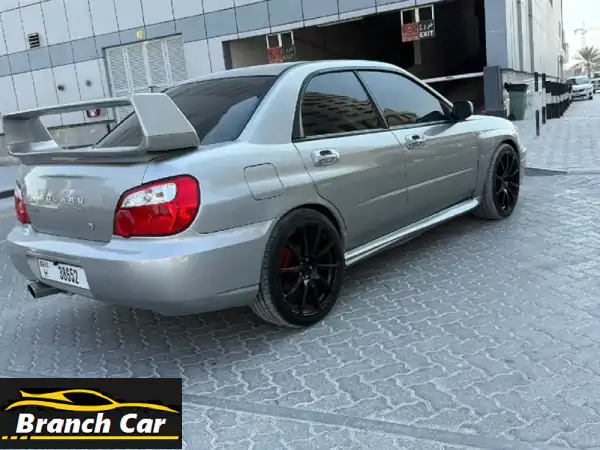 لعشاق ناقل الحركة اليدوي: سوبارو يابانية زرقاء...