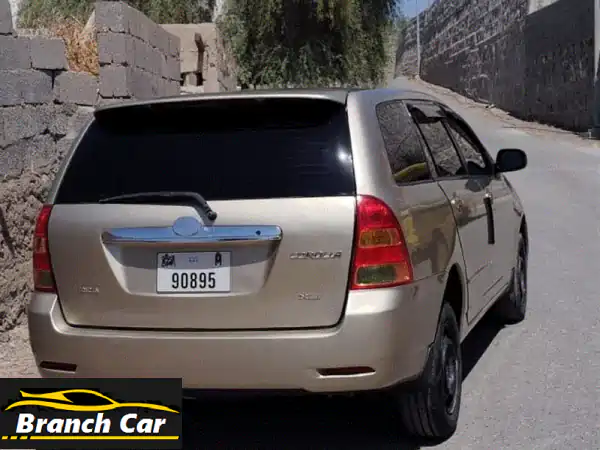 تويوتا كورولا موديل 2005 للبيع باللون الفضي.