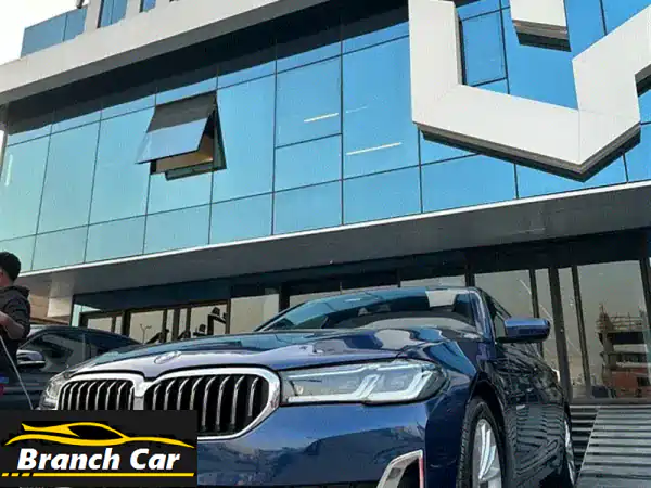 BMW 520i Luxury 2021 - فخامة ألمانية بانتظارك! (35,000 كم فقط)